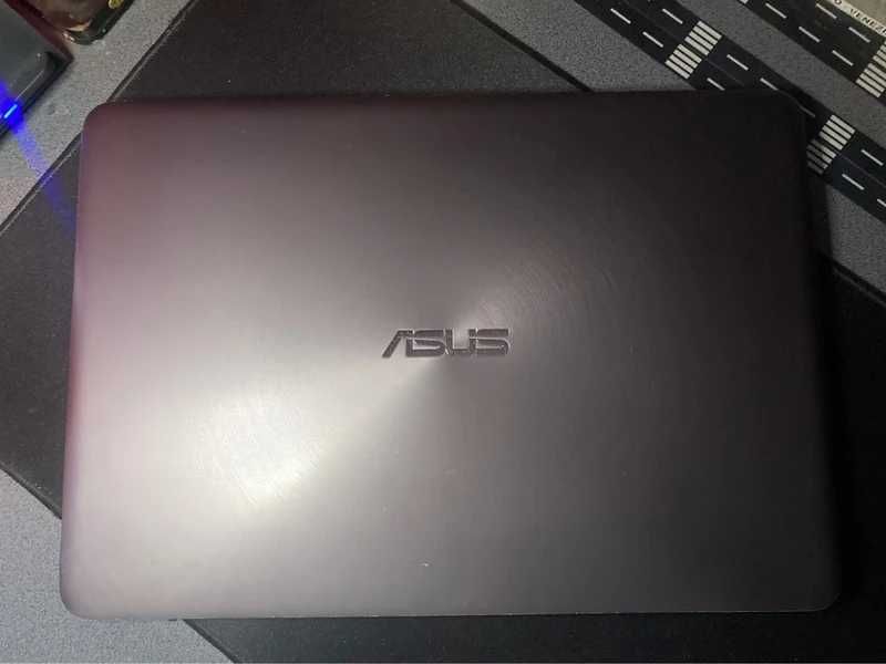 Laptop Asus ZenBook UX305 : 8gb ram, I7,ssd 256,  baterie buna