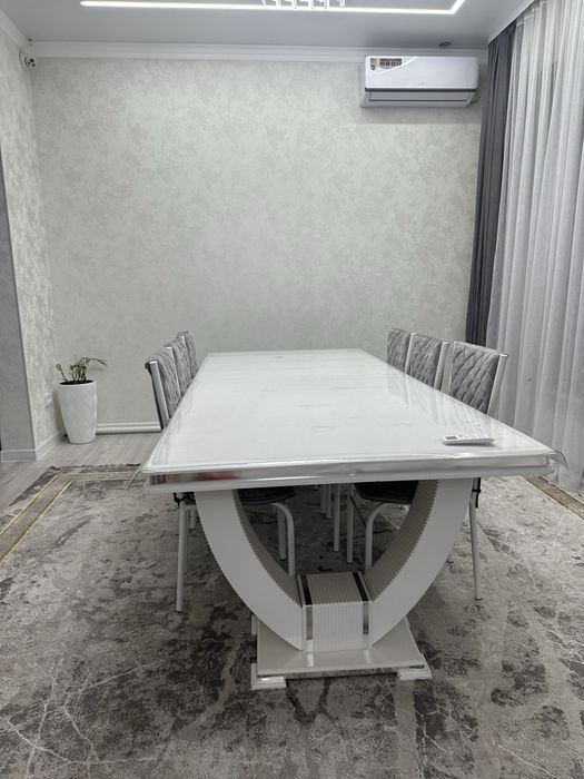 Стол и 12 стульев