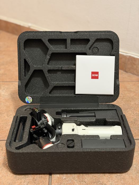 Zhiyun Crane M3 – Gimbal 3 axe, stare excelentă + accesorii