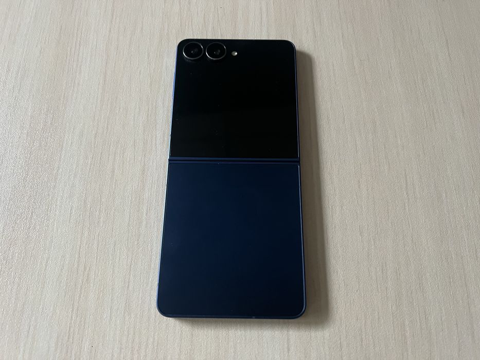 Продавам Samsung Galaxy Z Flip7 256/12GB