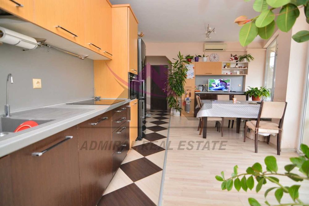 Атрактивен-многостаен-Ален Мак