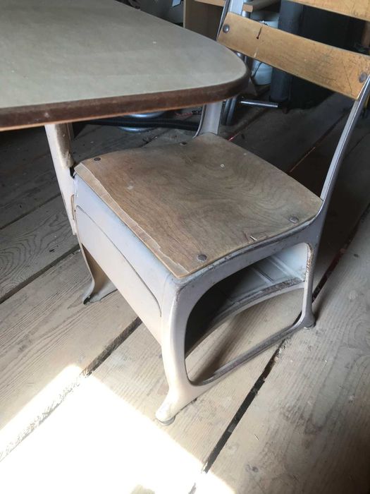 Birou elev din lemn si metal