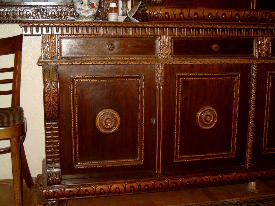 Bufet-comoda stil florentin sculptat manual