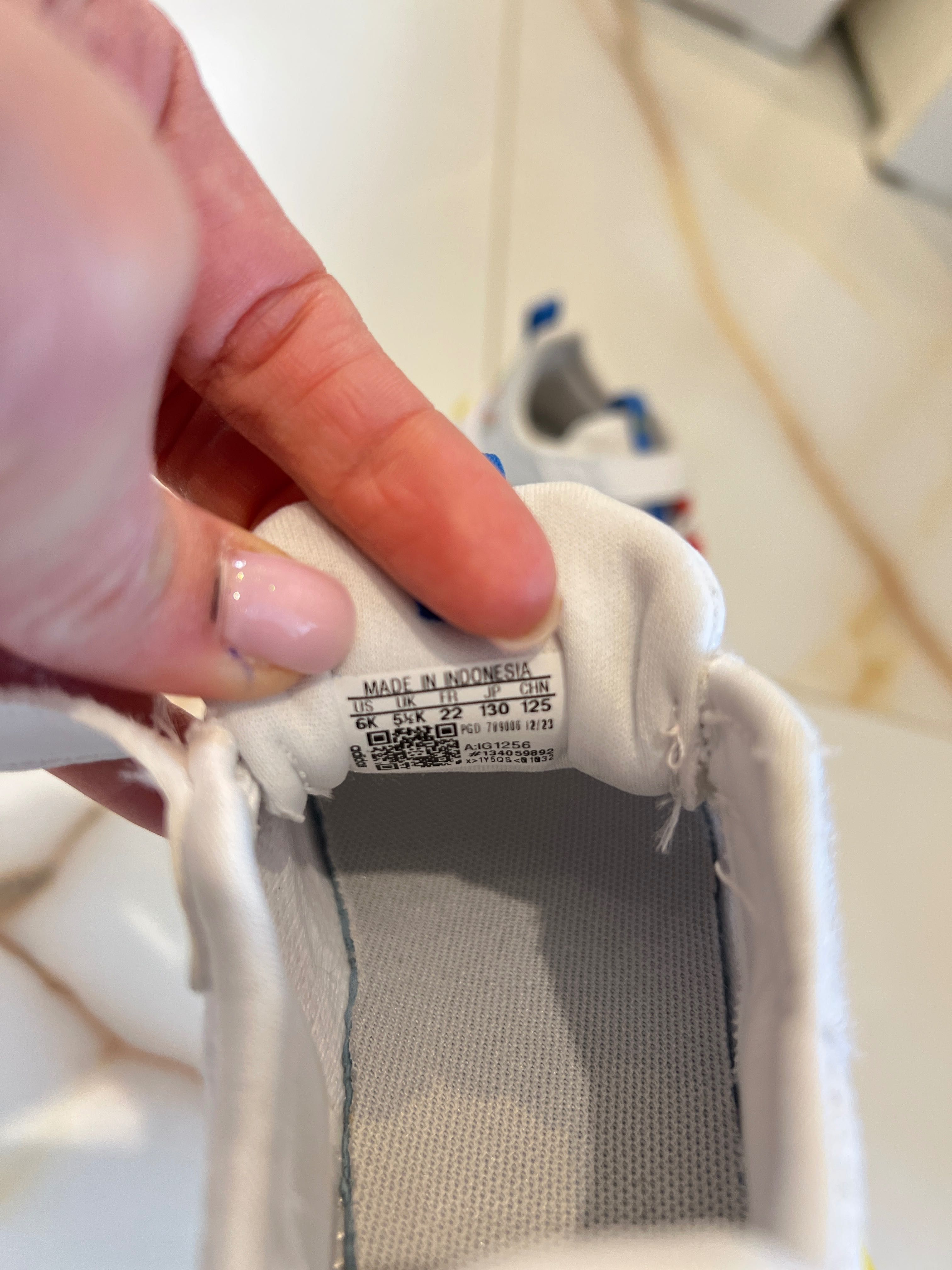 Продавам детски маратонки Adidas