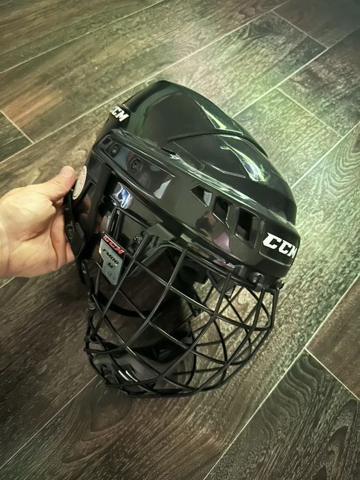 Хоккейный шлем , взрослый