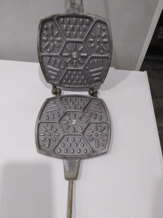 Продам вафельницу  ссср..
