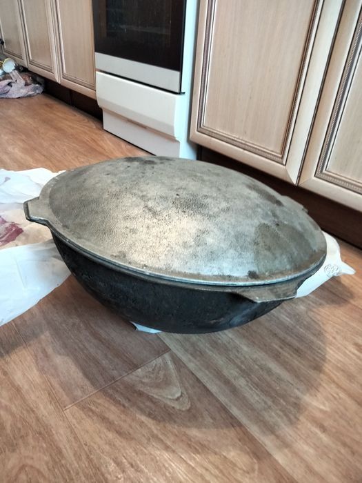 Советские 12 литровые казаны.