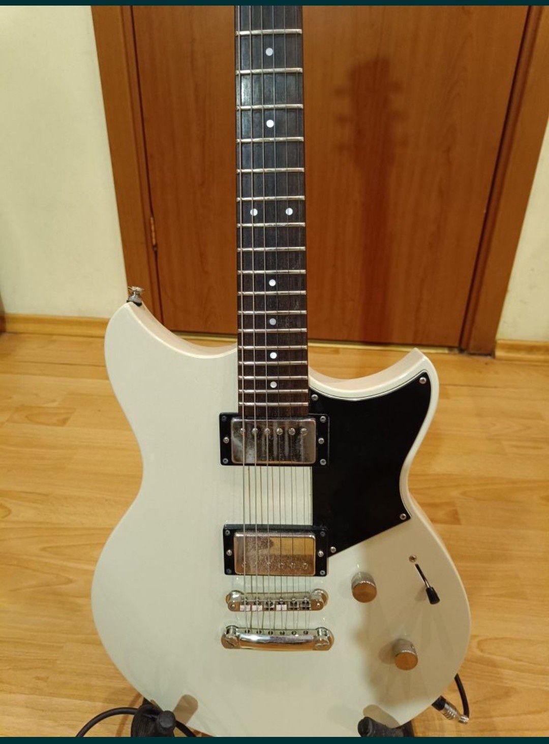 Squier stratocaster made in korea. 1996. 1000лв. Yamaha RSE20. 700 лв