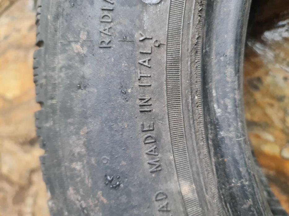 Vând 2 anvelope 195/65R 15 și 195/70 R 15 -150 lei ambele.