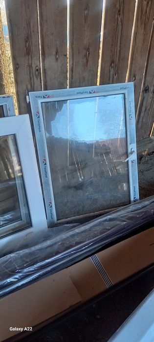 Vând ușii și geam.termopan