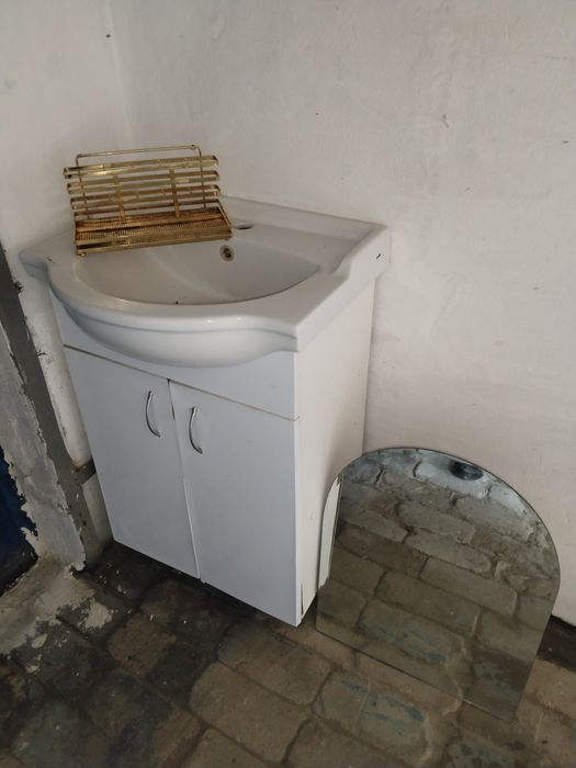 Раковина с тумбой