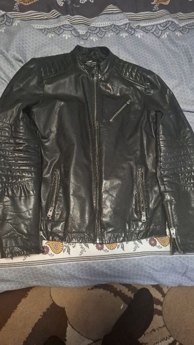 Geaca piele jack& jones folosita de câteva ori