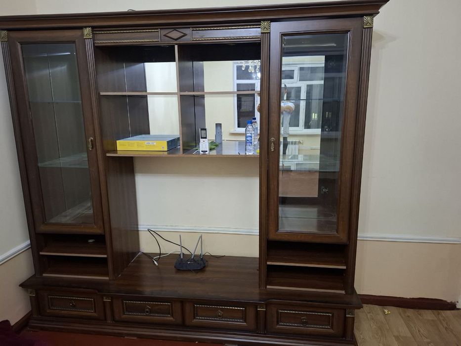 Хитой стенка сотилади