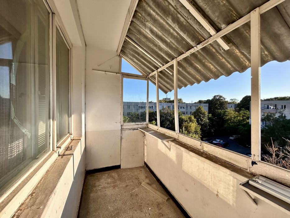 Vand apartament doua camere