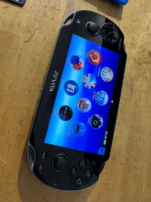 Consola portabila psvita ps vita sony cu jocuri