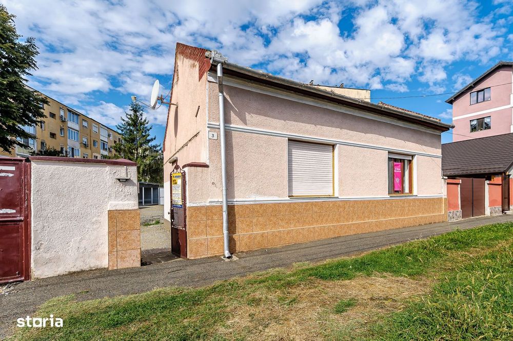 Casa de caramida pe strada Plopilor in Vlaicu Comision 0