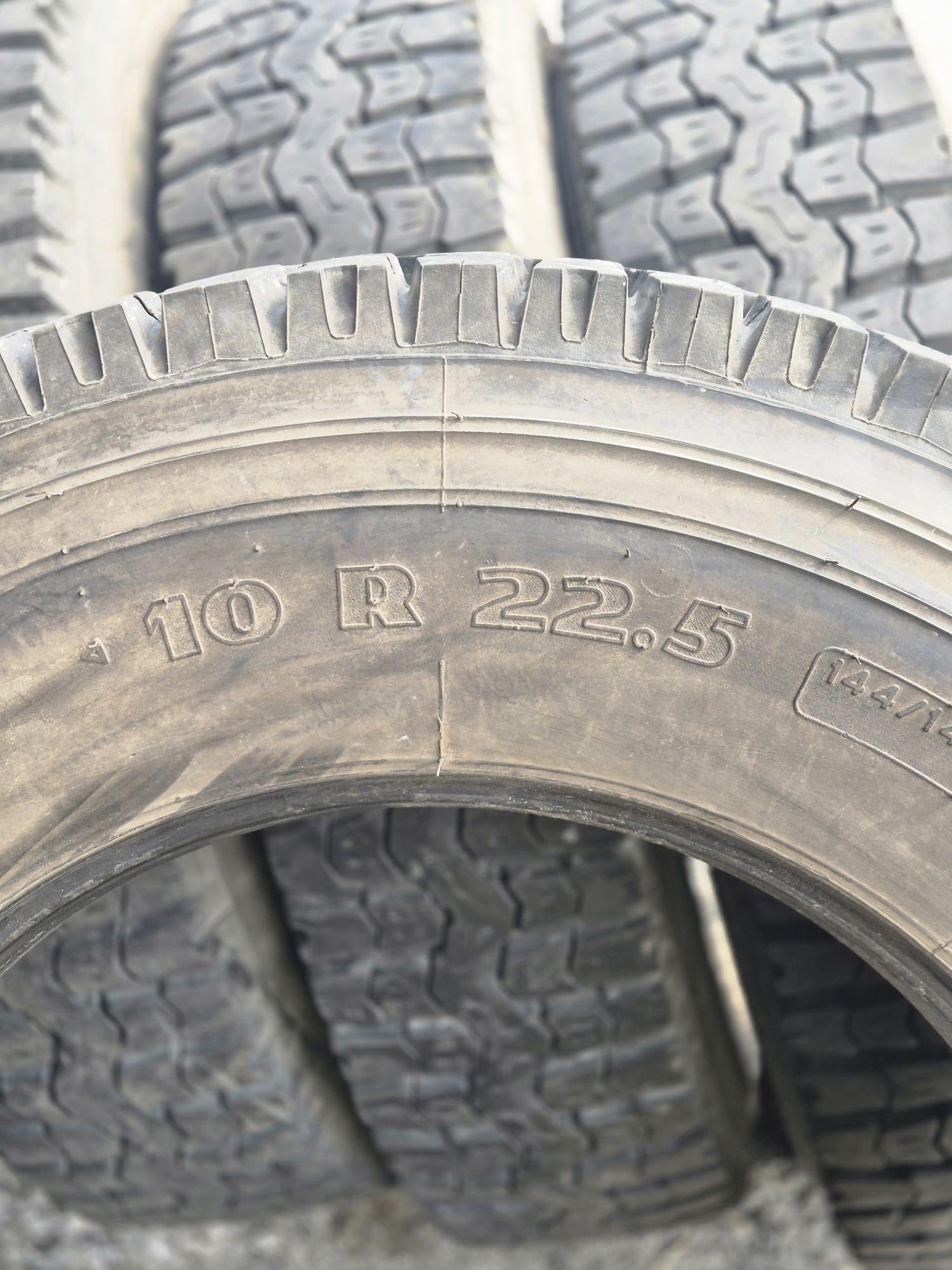 Гуми за камиони 10 R 22.5 внос от Германия