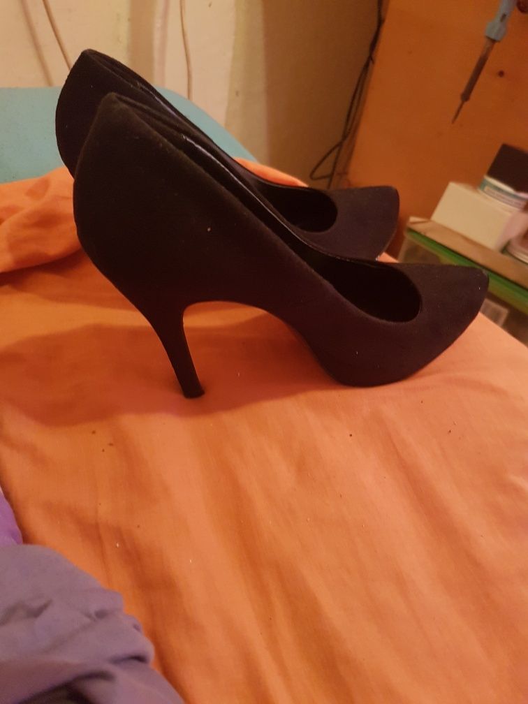 Superbi pantofi de dama din catifea Graceland