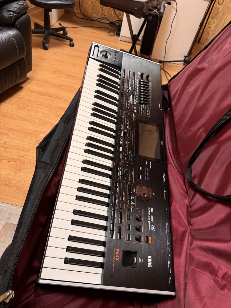 Продават се Korg Kronos 2 u Korg pa4x !