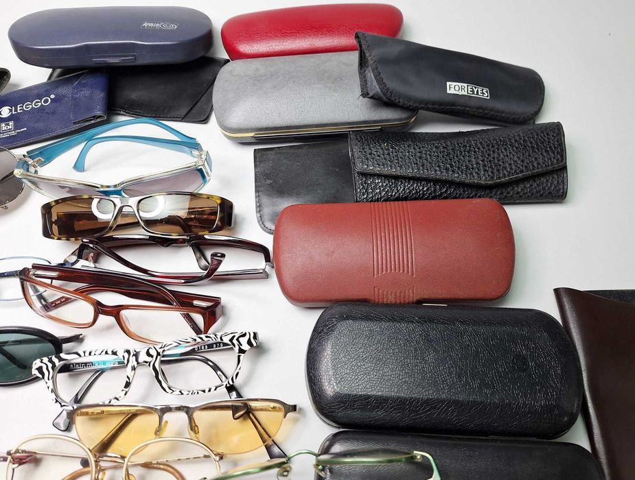 Lot ochelari si etui