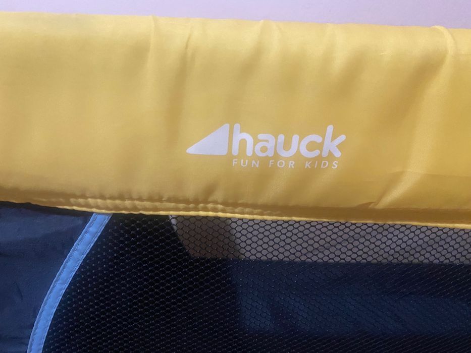 Детска кошара с повивалник и чанта към нея