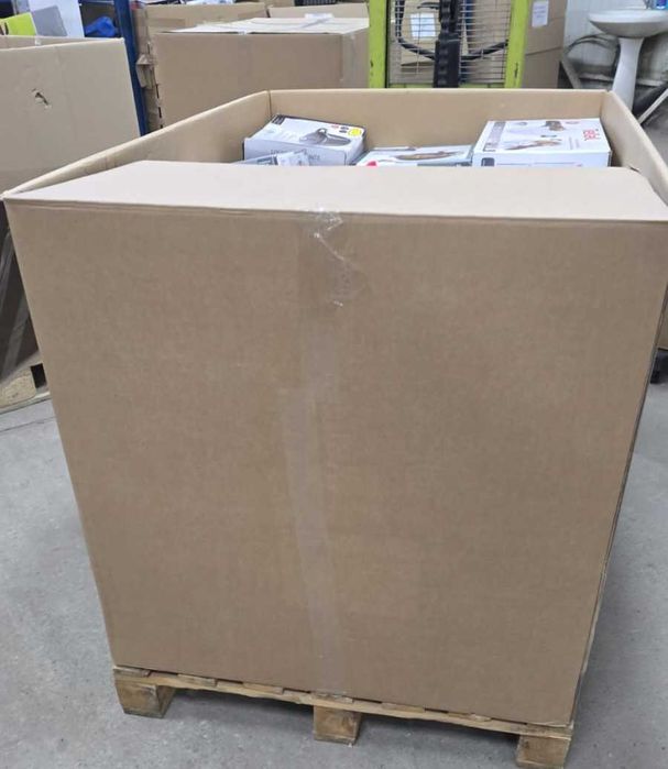 Paleti si cutii cu produse Aldi import Germania