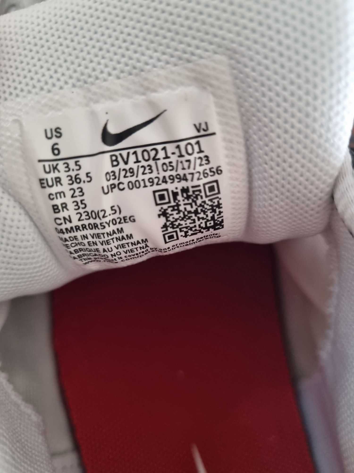 Дамски маратонки Nike