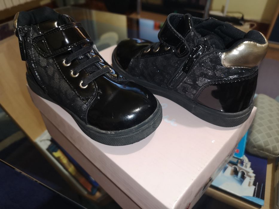 Обувки за госпожица