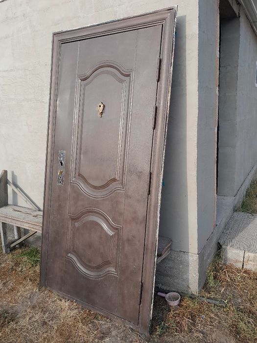 Продам входной дверь.