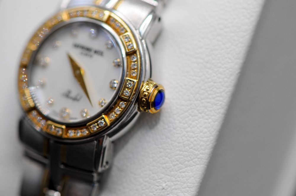 Швейцарски дамси часовник с диаманти,18к злато - Raymond Weil Parsifal