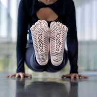Нескользящие носки с пальцами ToeSox для пилатеса и йоги