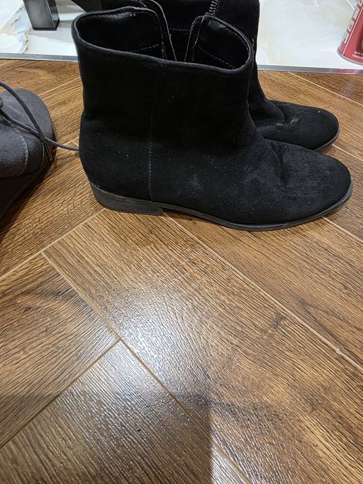 Срочно продам женские ботинки зашевые. Черного цвета