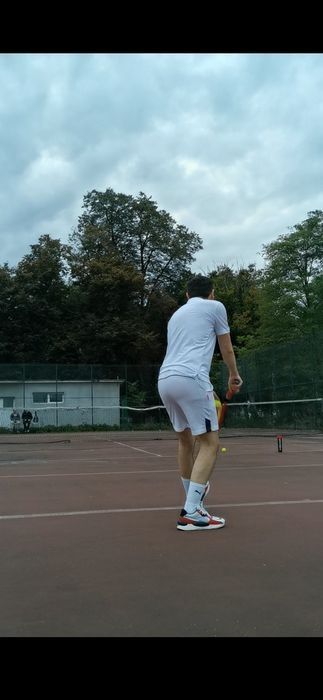 Antrenor tenis de câmp