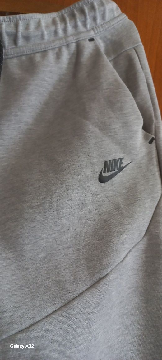 Pantaloni M Nike Tech Fleece originali