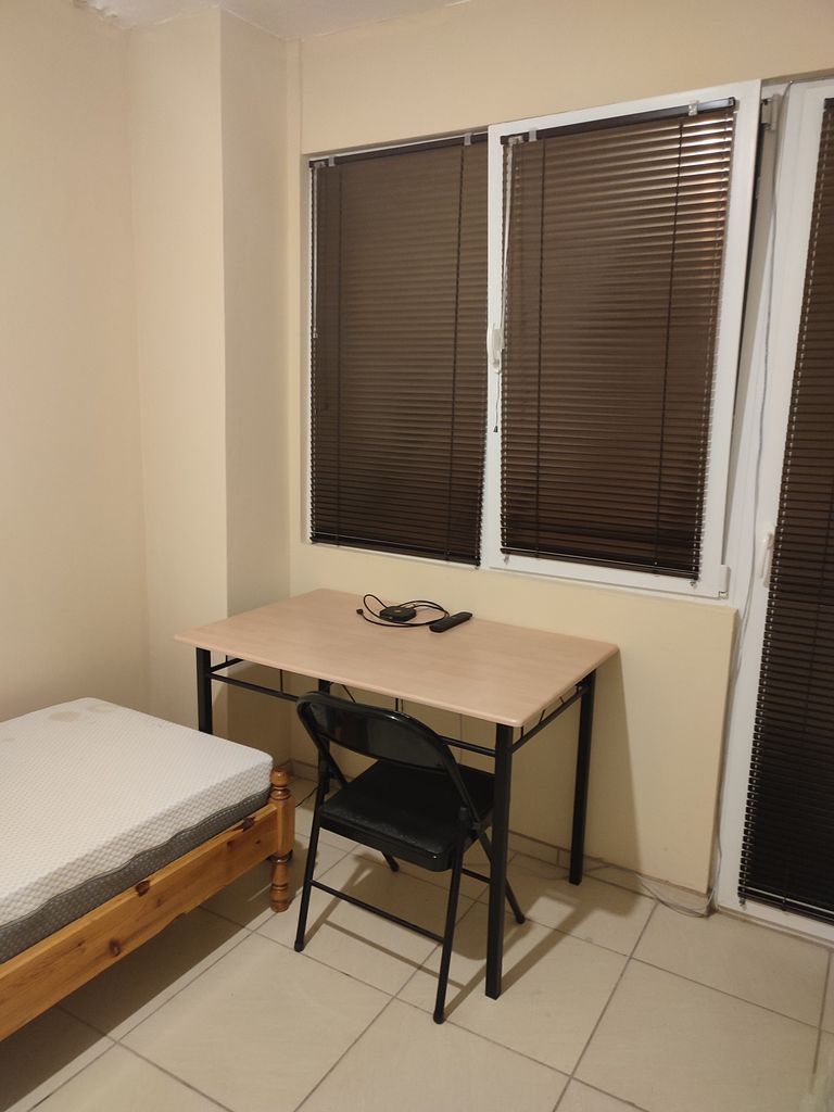 Дава се под наем  в Стара Загора, Ремиза - 12 кв.м за 147.9 € - Снимка #1