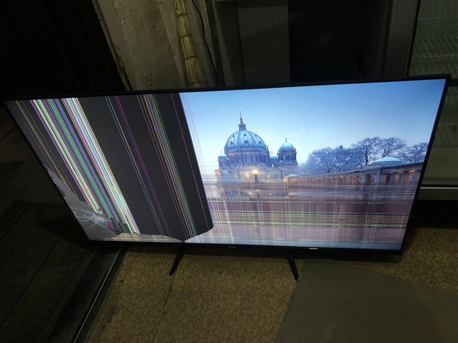 Телевизор LG разбитый экран