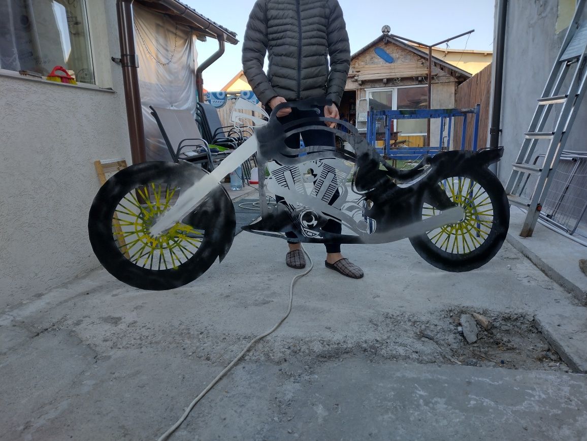 Vând motocicleta din tabla de #2 făcută pe laser