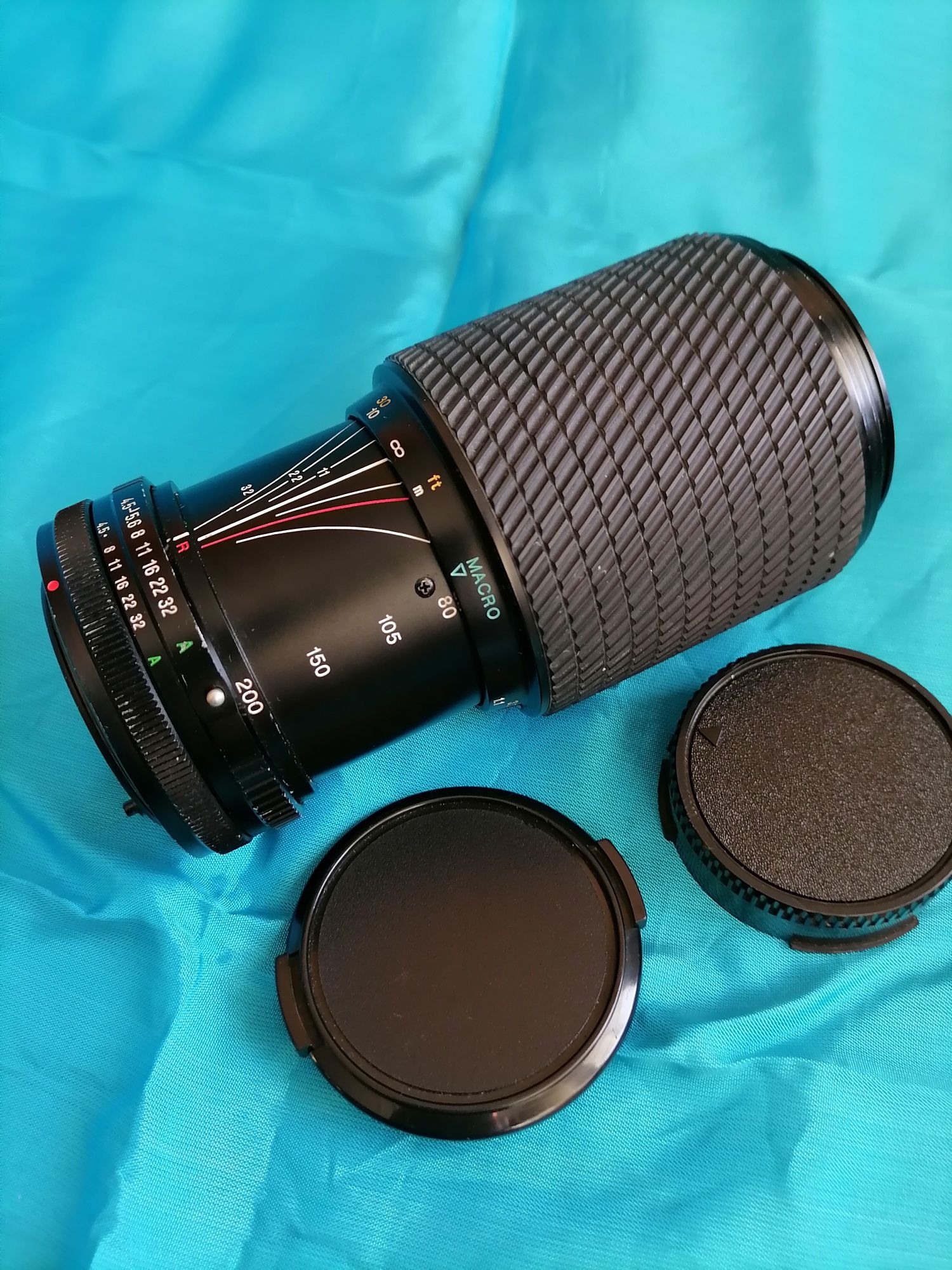 Teleobiectiv Tokina 80-200mm/f 4,5 montura Canon FD