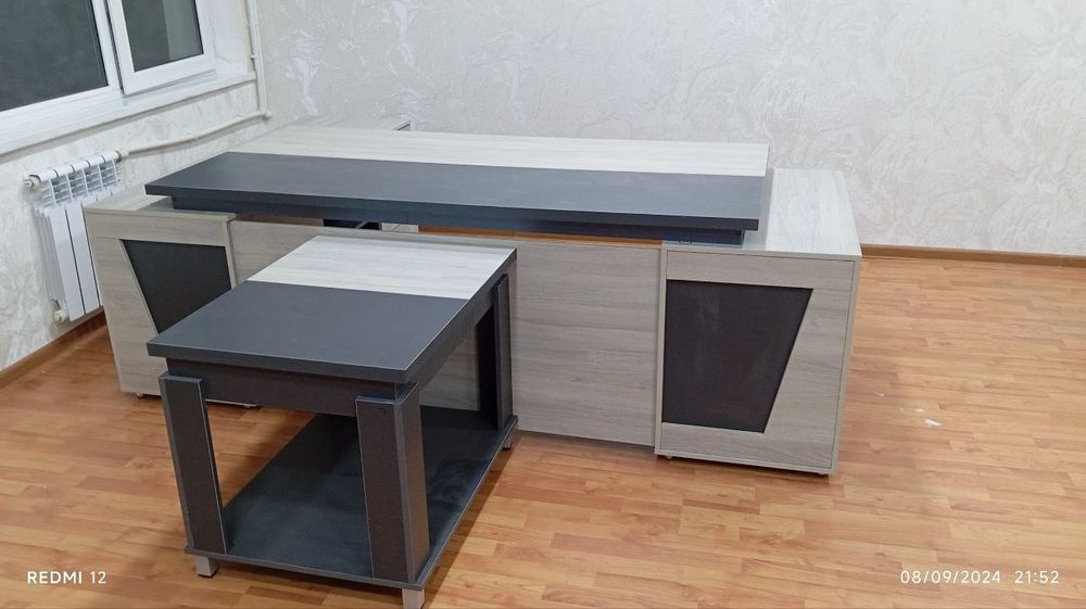 oʻfis mebellari va devor ashibkalar