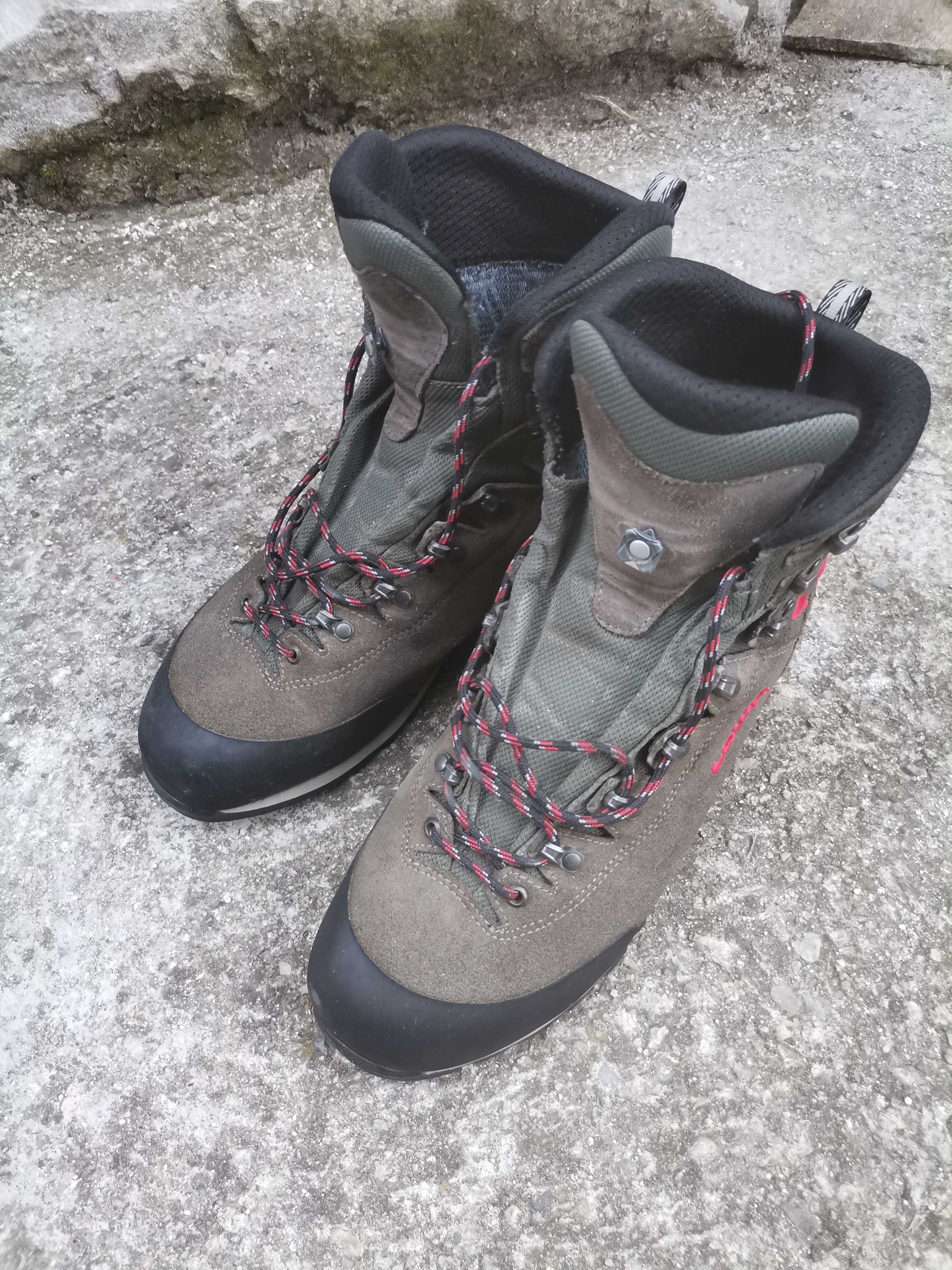 Обувки Lowa gore tex