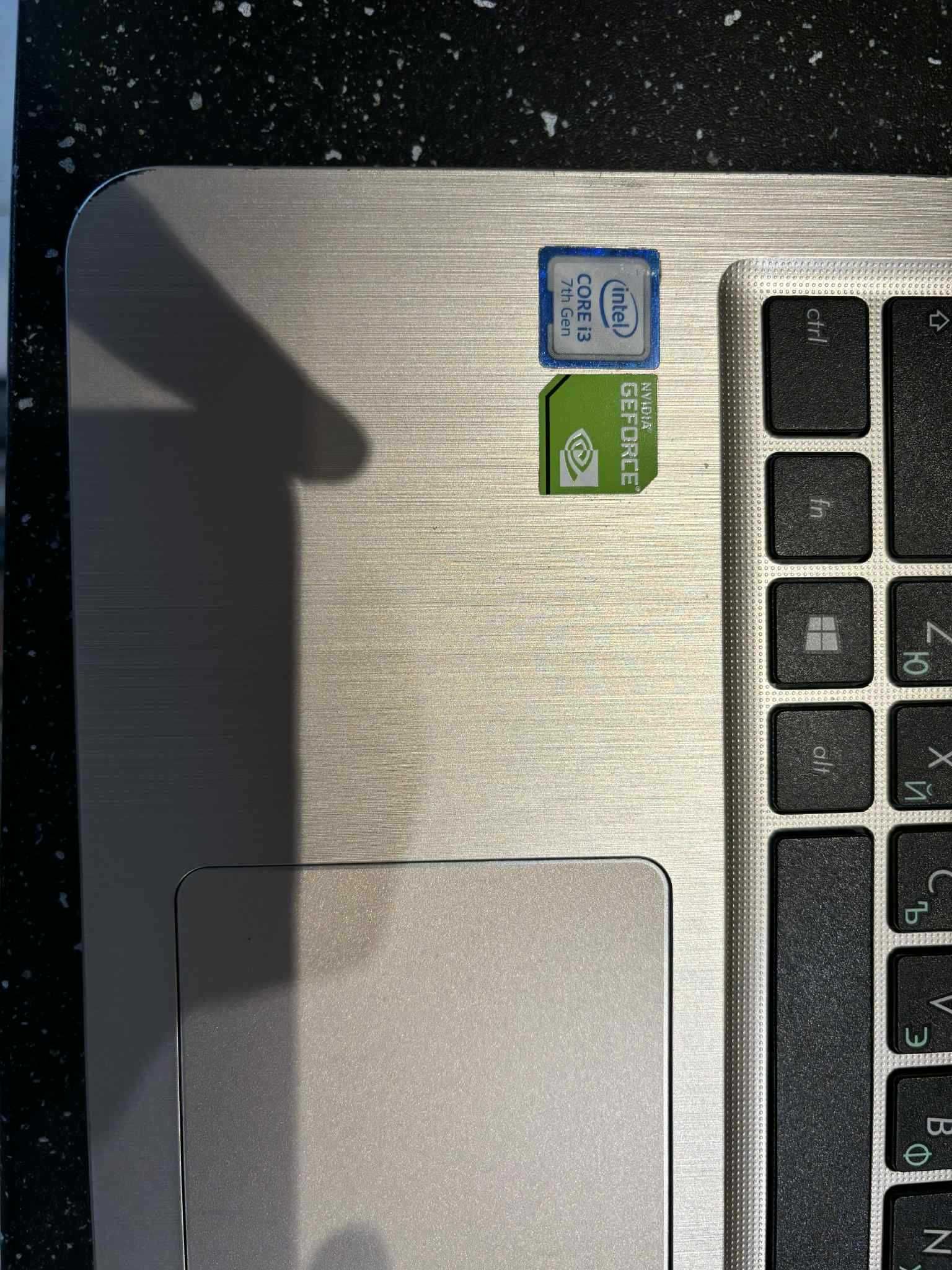 Лаптоп ASUS VivoBook X540U-DM543