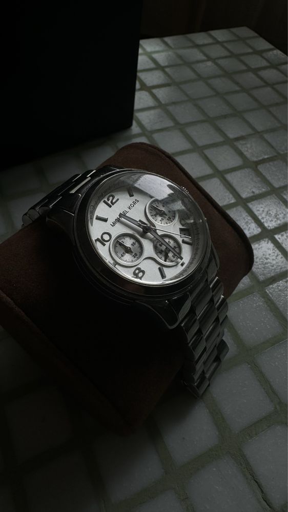 Продам часы Michael Kors