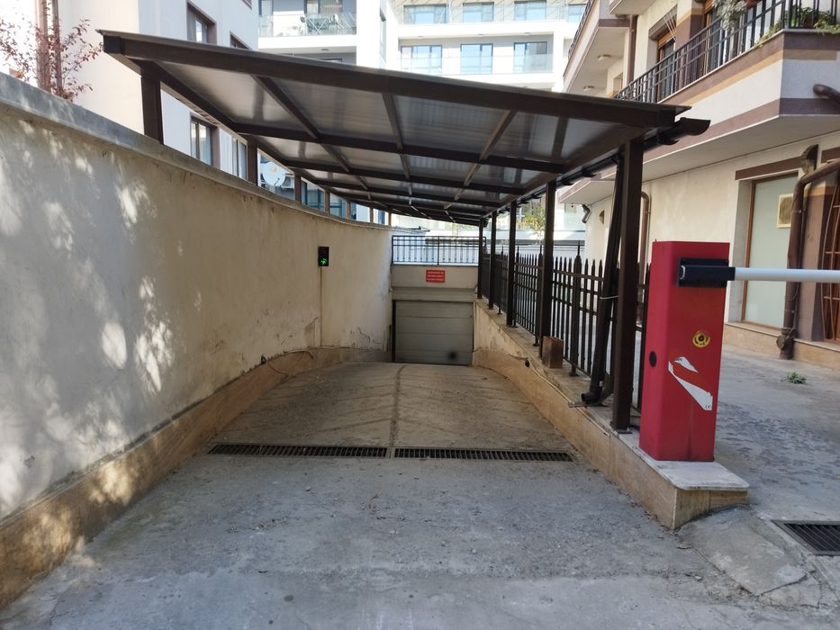 Давам под наем паркомясто