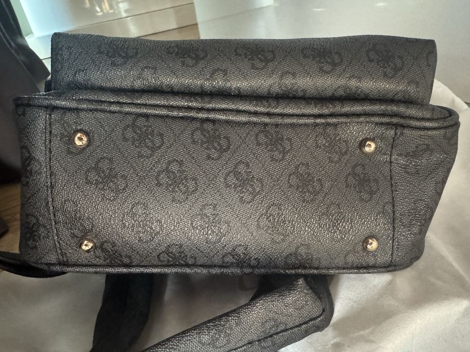 Дамска раница Guess