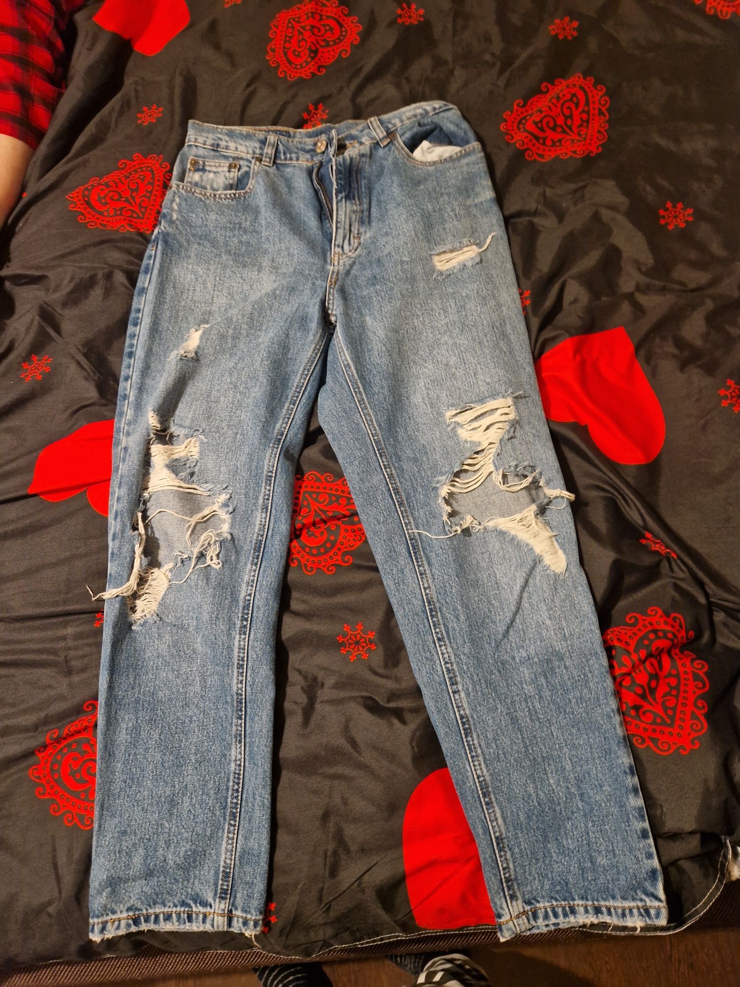 Vând Jeans Mom Fit rupti