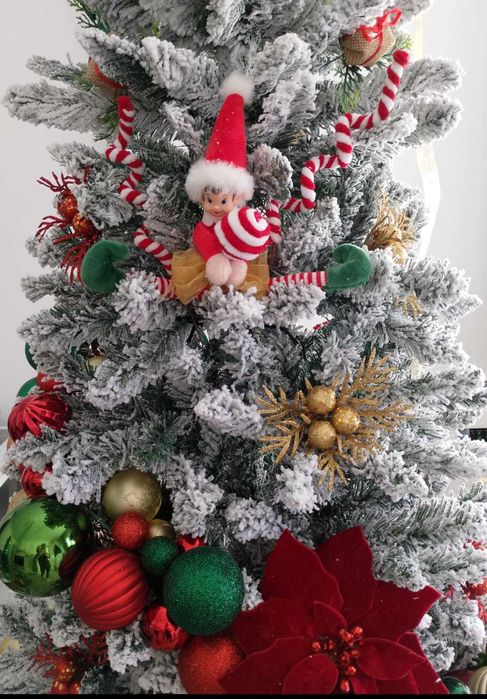 Brad artificial de Craciun impodobit