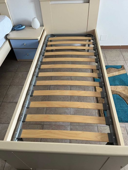 Pat o persoana cu saltea