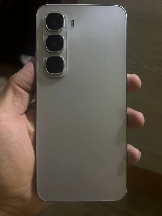 Infinix HoT 60i.