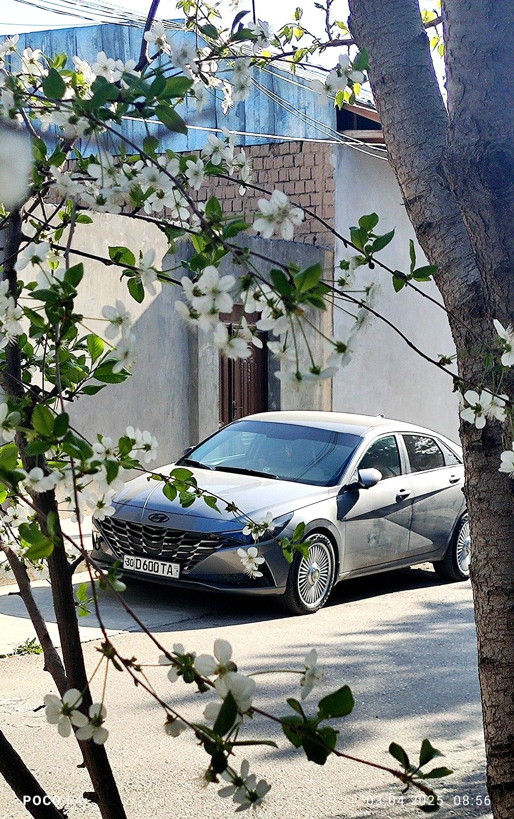 Hyundai Elantra yangidek turibdi Obmen ham bor