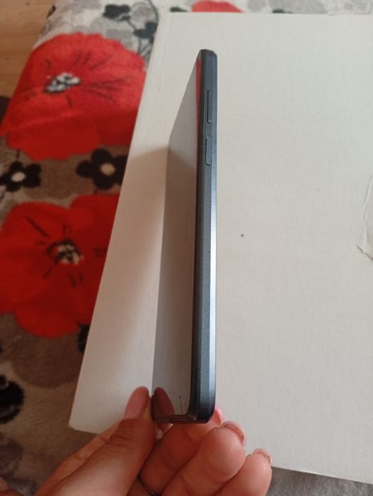 Vând telefon mobil